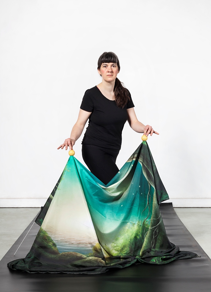 Angelika Waniek: Das ist doch der Laokoon, Dokument der Performance 2017, Kunst Heute, Heinrich-Schliemann-Institut für Altertumswissenschaften, Abguss-Sammlung Antiker Plastik, Rostock, Dokument der Performance, C-Print auf Aludibond, 84 x 119 cm