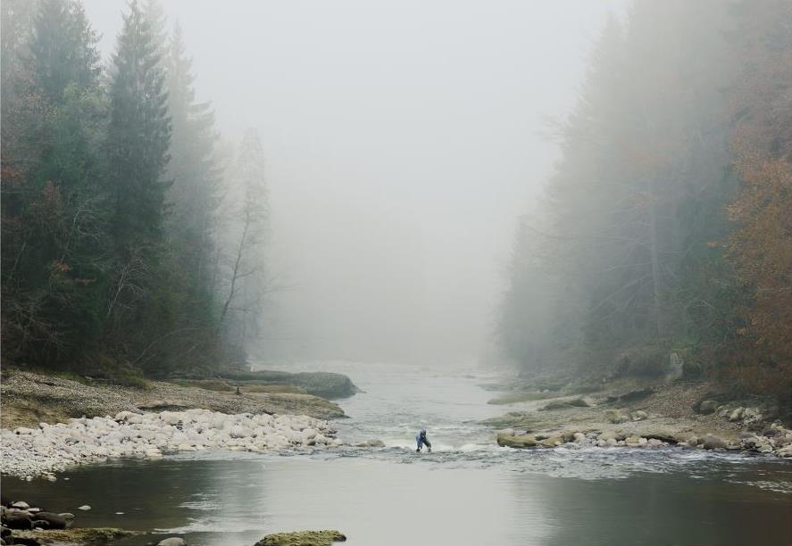 Hanna Lippmann: TAKES Junge im Bach, 2015, Injet-Print auf Hahnemühle Photorag, 150 x 110 cm, Edition 2 + 5